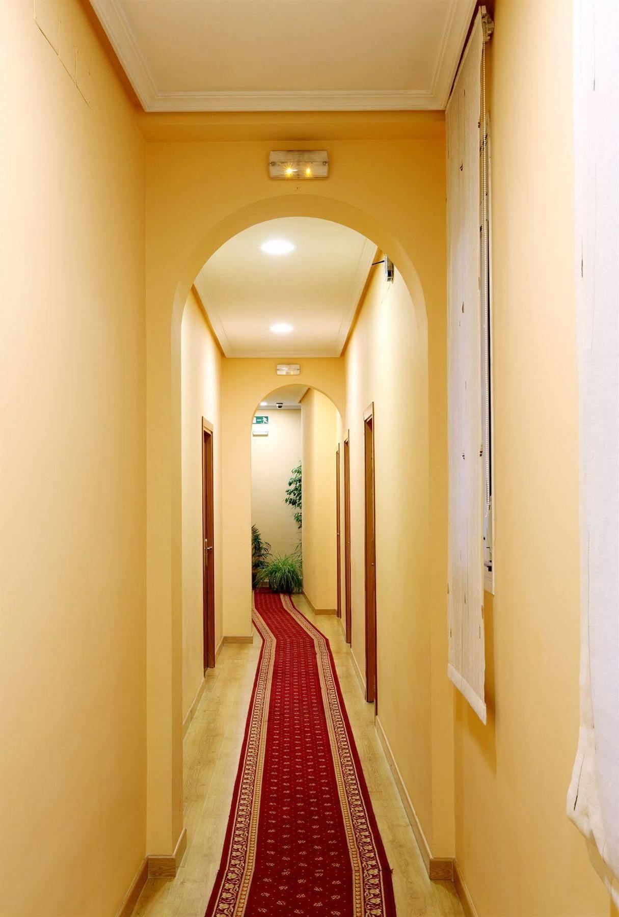 Hostal Sil & Serranos Madrid Exterior photo